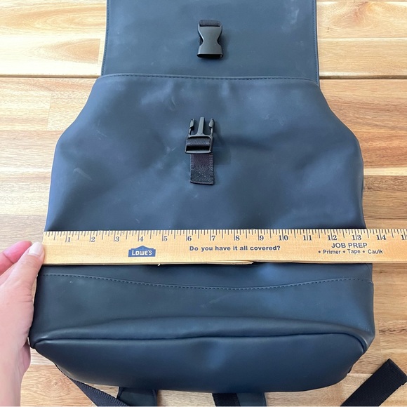 Hunter for Target Navy Blue Neoprene Waterproof Backpack with Yellow Lining - Picture 4 of 11